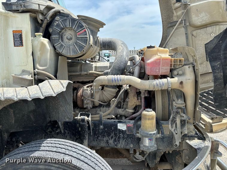 image for item DZ4596 2016 Mack CXU613 semi truck