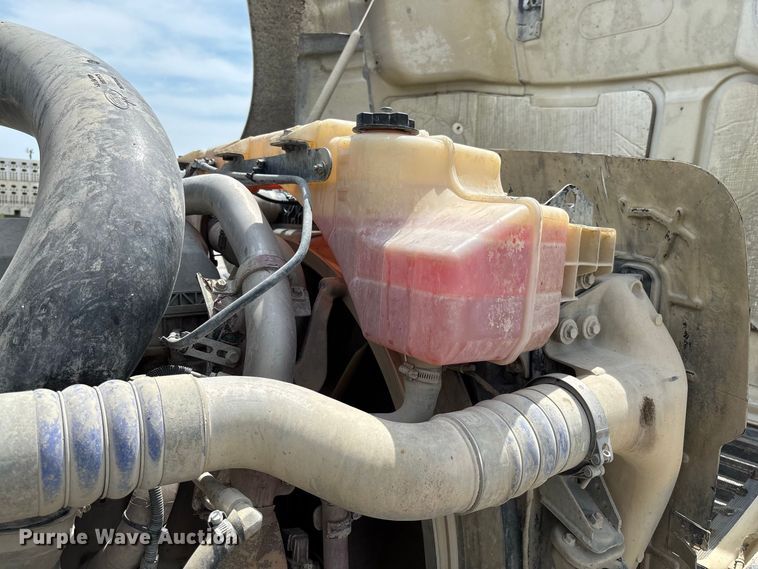 image for item DZ4596 2016 Mack CXU613 semi truck