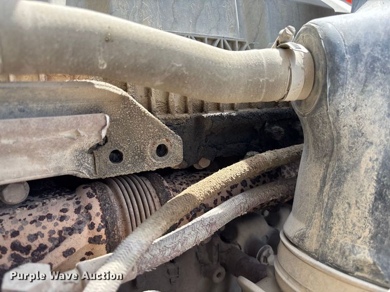 image for item DZ4596 2016 Mack CXU613 semi truck
