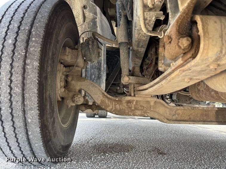 image for item DZ4596 2016 Mack CXU613 semi truck