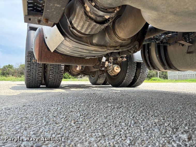image for item DZ4596 2016 Mack CXU613 semi truck