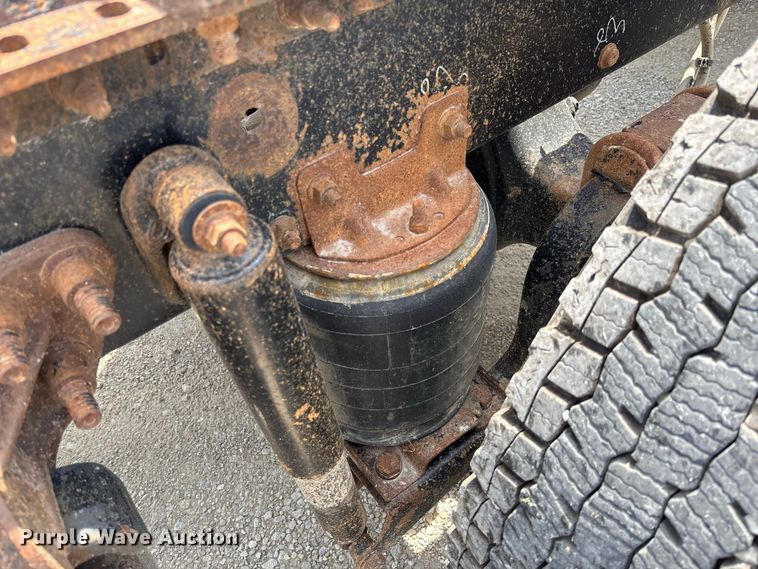 image for item DZ4596 2016 Mack CXU613 semi truck