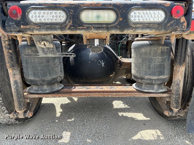 image for item DZ4596 2016 Mack CXU613 semi truck