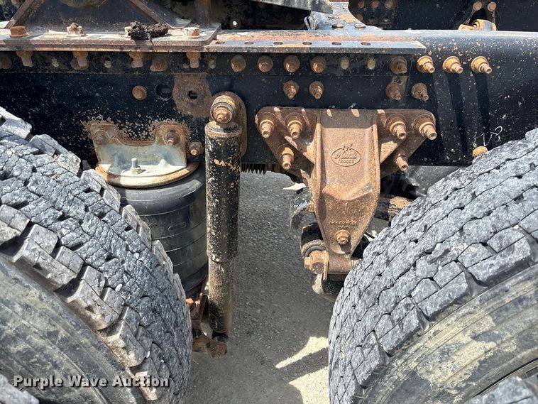 image for item DZ4596 2016 Mack CXU613 semi truck