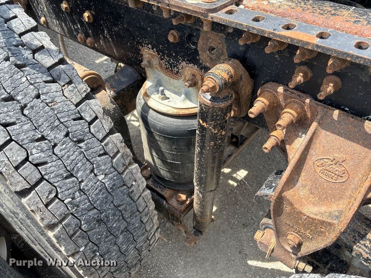 image for item DZ4596 2016 Mack CXU613 semi truck