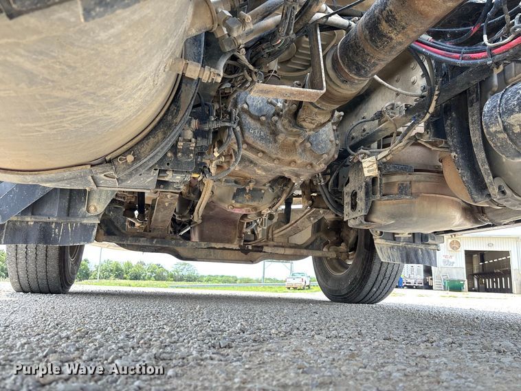 image for item DZ4596 2016 Mack CXU613 semi truck