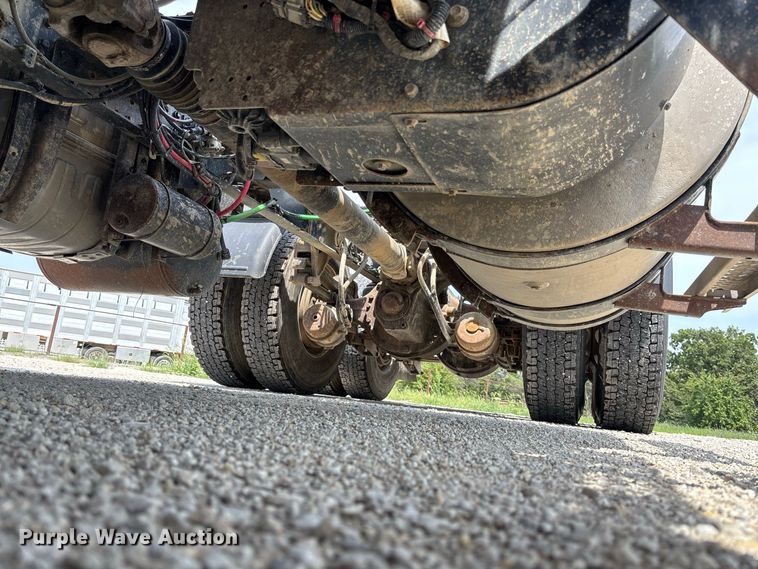 image for item DZ4596 2016 Mack CXU613 semi truck