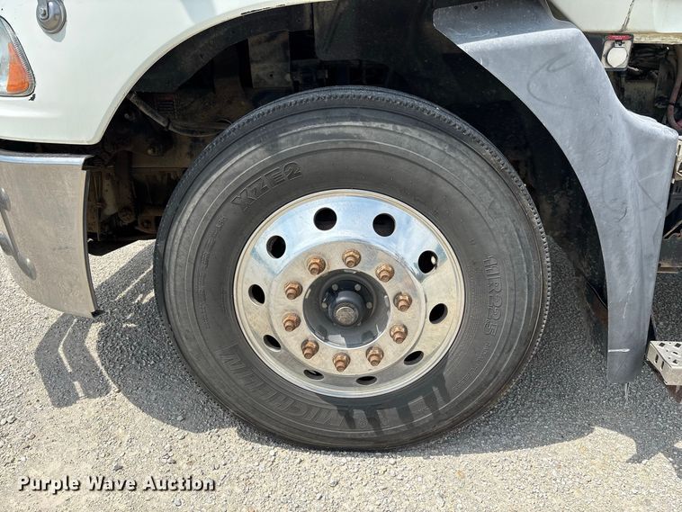 image for item DZ4596 2016 Mack CXU613 semi truck