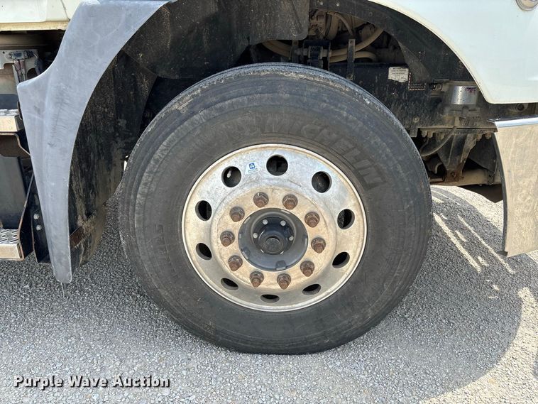 image for item DZ4596 2016 Mack CXU613 semi truck