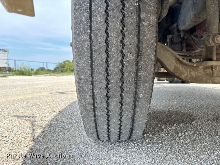 image for item DZ4596 2016 Mack CXU613 semi truck