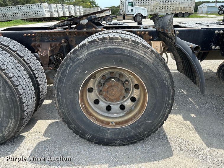 image for item DZ4596 2016 Mack CXU613 semi truck