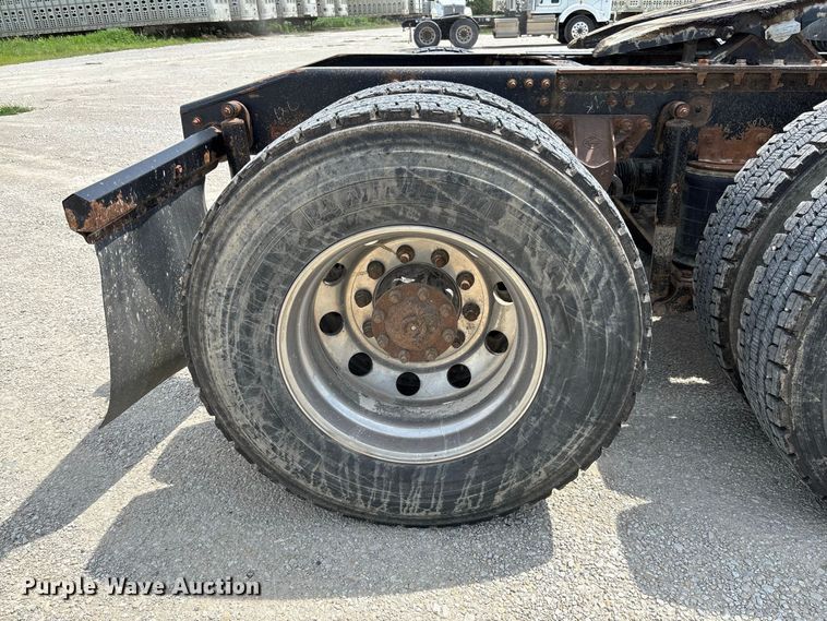 image for item DZ4596 2016 Mack CXU613 semi truck