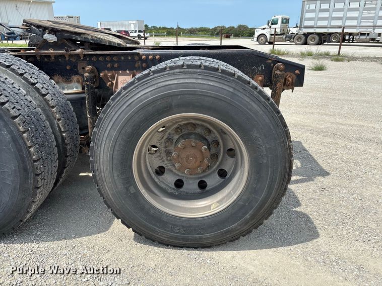 image for item DZ4596 2016 Mack CXU613 semi truck