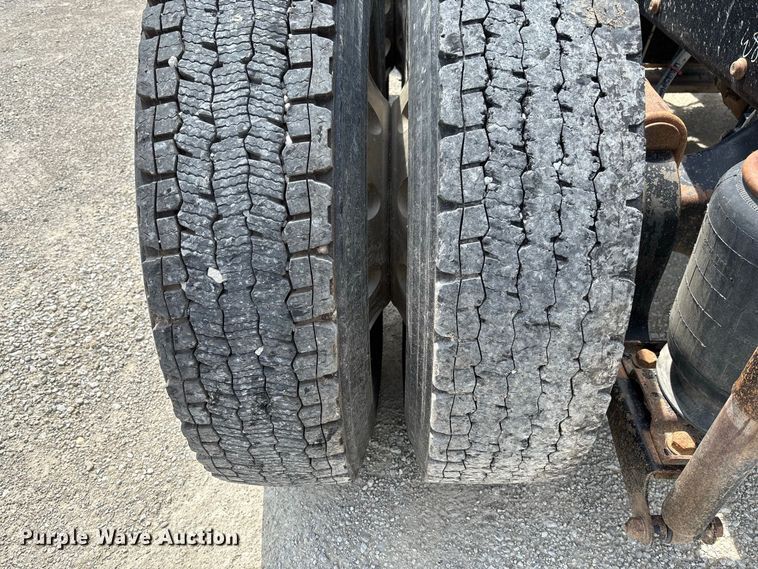 image for item DZ4596 2016 Mack CXU613 semi truck