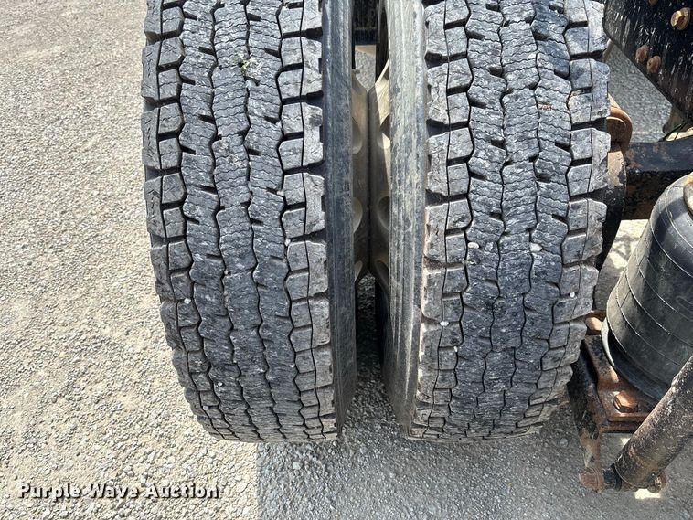 image for item DZ4596 2016 Mack CXU613 semi truck