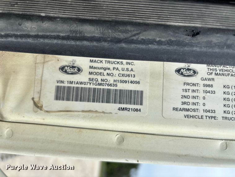 image for item DZ4596 2016 Mack CXU613 semi truck