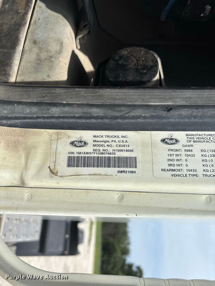 image for item DZ4596 2016 Mack CXU613 semi truck