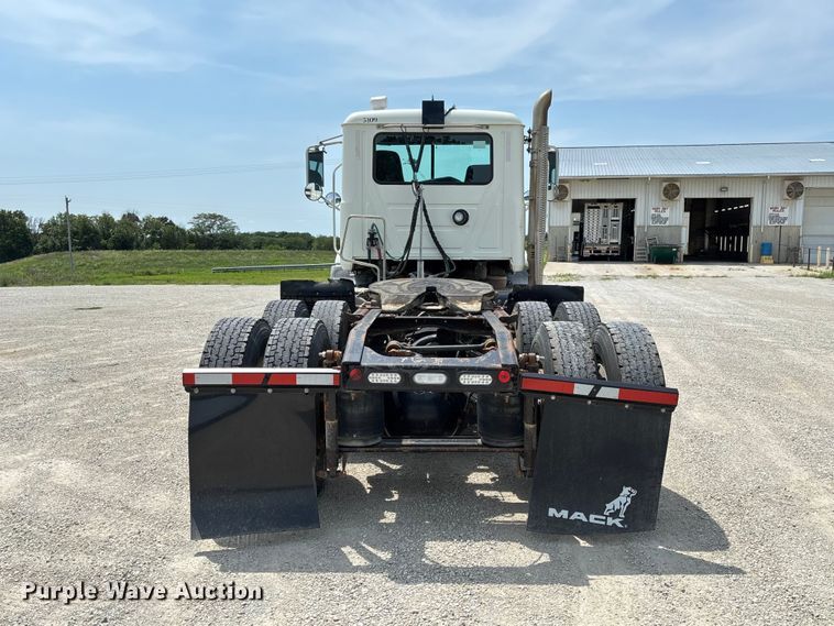 image for item DZ4597 2017 Mack CXU613 semi truck