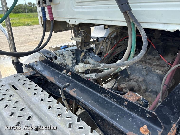 image for item DZ4597 2017 Mack CXU613 semi truck
