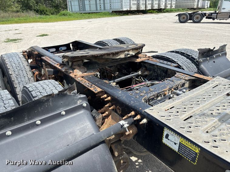image for item DZ4597 2017 Mack CXU613 semi truck