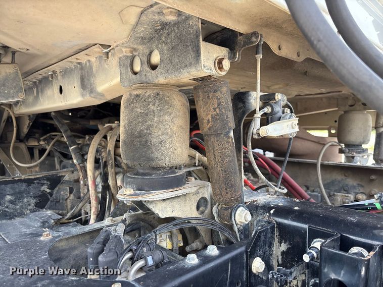 image for item DZ4597 2017 Mack CXU613 semi truck