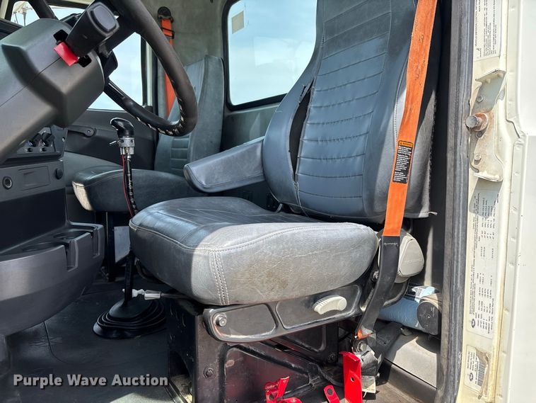 image for item DZ4597 2017 Mack CXU613 semi truck