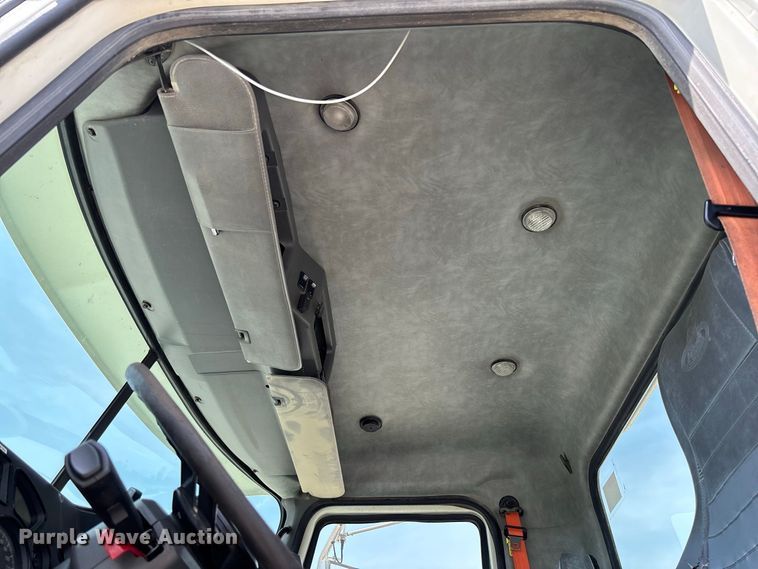 image for item DZ4597 2017 Mack CXU613 semi truck