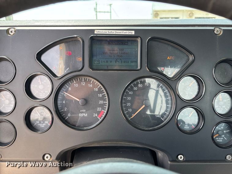 image for item DZ4597 2017 Mack CXU613 semi truck