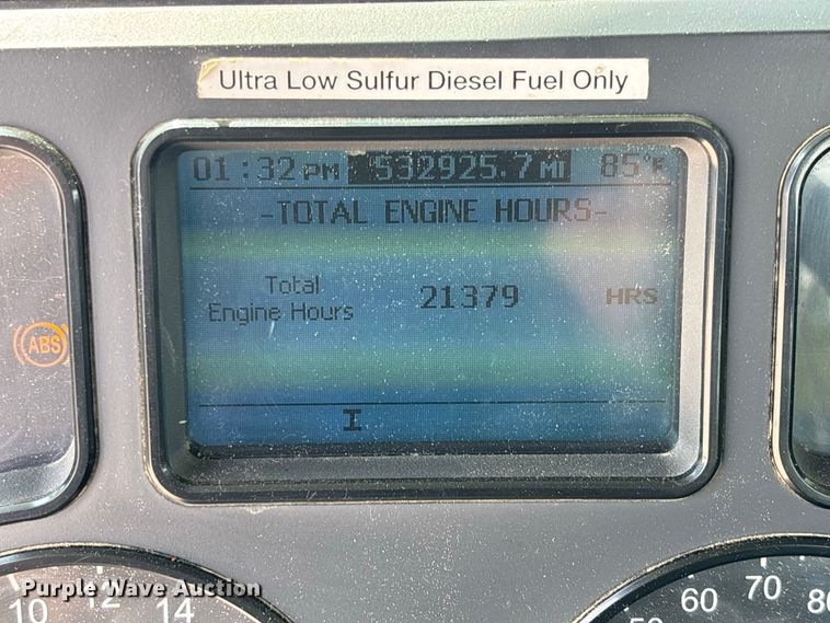image for item DZ4597 2017 Mack CXU613 semi truck