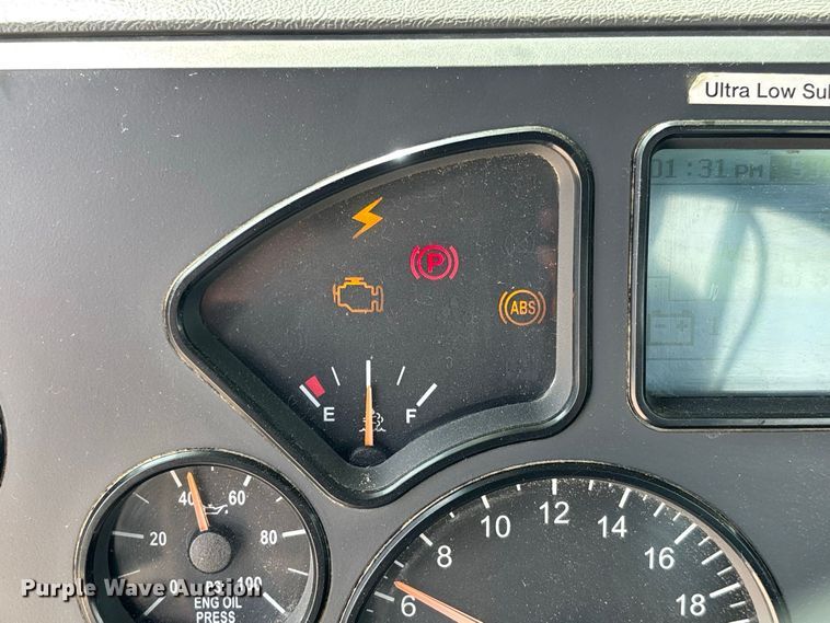 image for item DZ4597 2017 Mack CXU613 semi truck