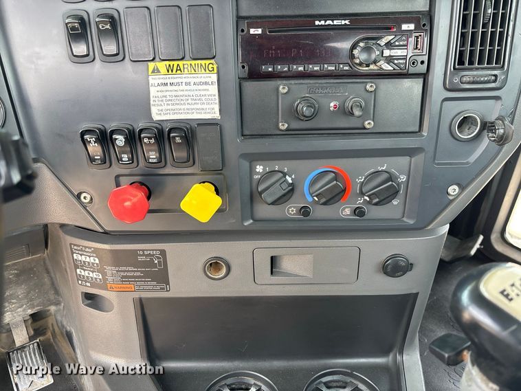 image for item DZ4597 2017 Mack CXU613 semi truck