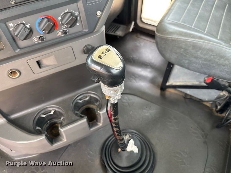 image for item DZ4597 2017 Mack CXU613 semi truck