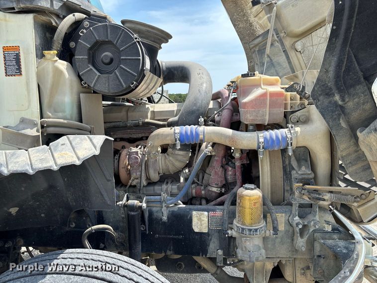 image for item DZ4597 2017 Mack CXU613 semi truck