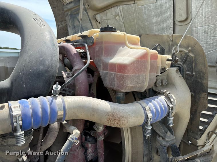 image for item DZ4597 2017 Mack CXU613 semi truck