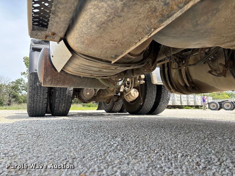image for item DZ4597 2017 Mack CXU613 semi truck