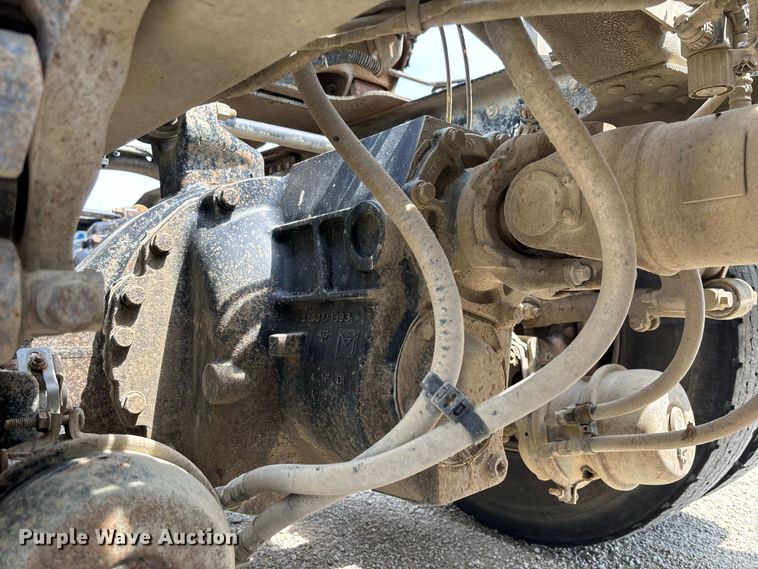 image for item DZ4597 2017 Mack CXU613 semi truck