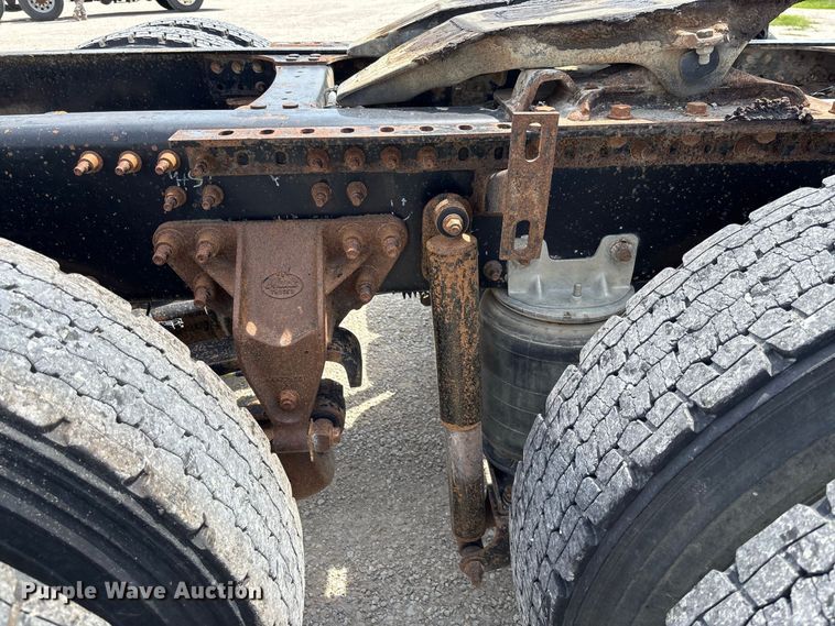 image for item DZ4597 2017 Mack CXU613 semi truck