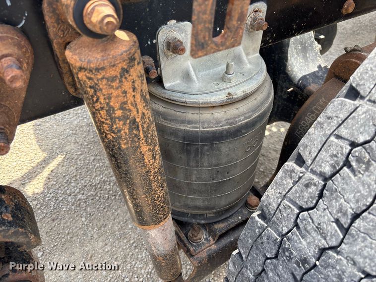 image for item DZ4597 2017 Mack CXU613 semi truck