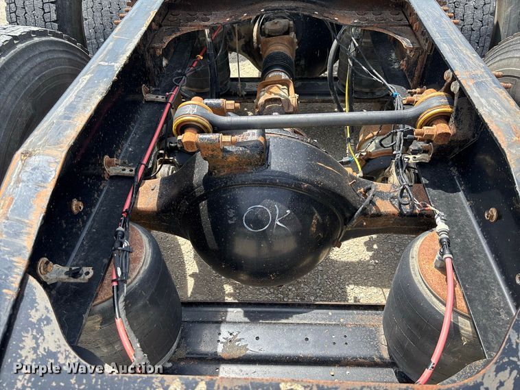 image for item DZ4597 2017 Mack CXU613 semi truck