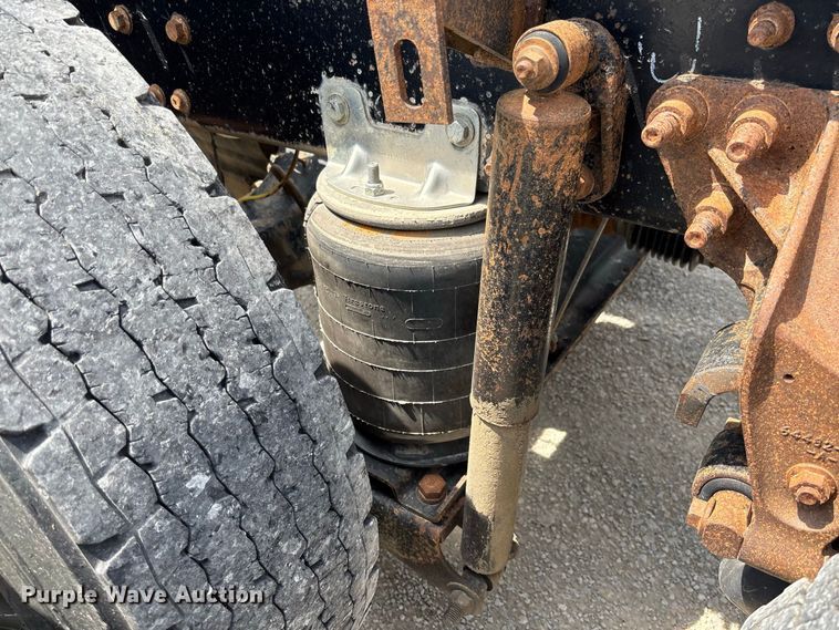 image for item DZ4597 2017 Mack CXU613 semi truck