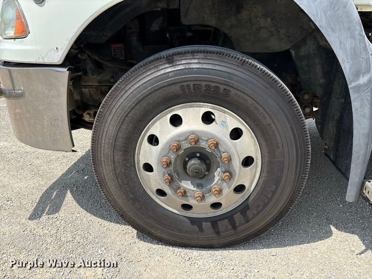 image for item DZ4597 2017 Mack CXU613 semi truck