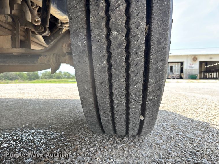 image for item DZ4597 2017 Mack CXU613 semi truck