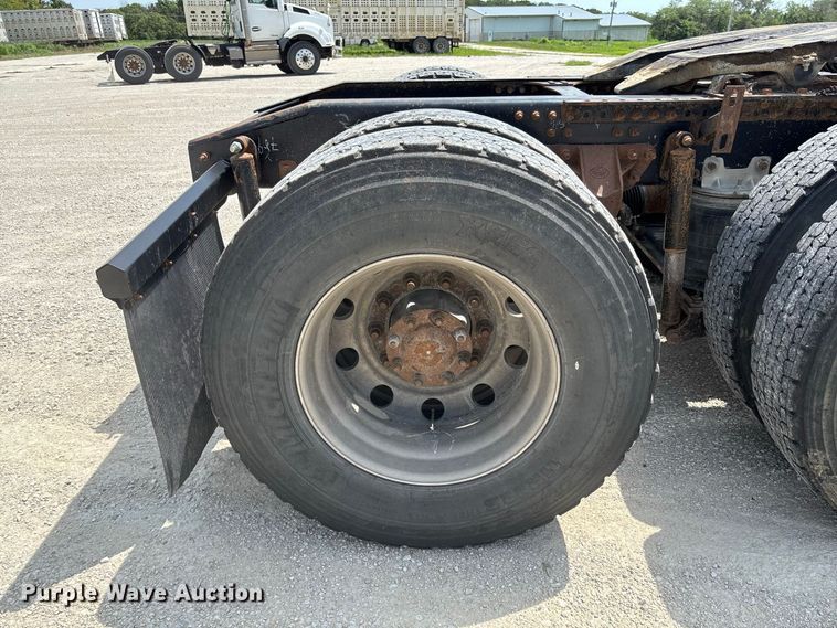image for item DZ4597 2017 Mack CXU613 semi truck