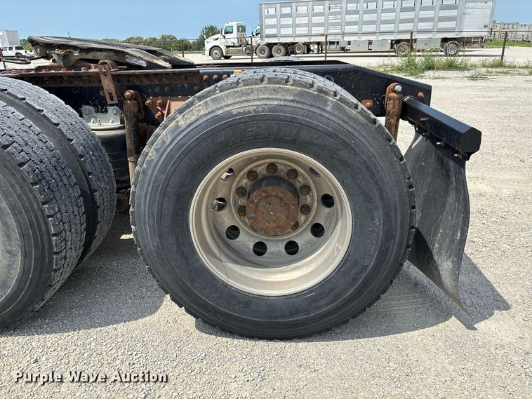 image for item DZ4597 2017 Mack CXU613 semi truck