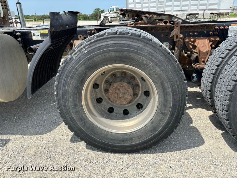 image for item DZ4597 2017 Mack CXU613 semi truck