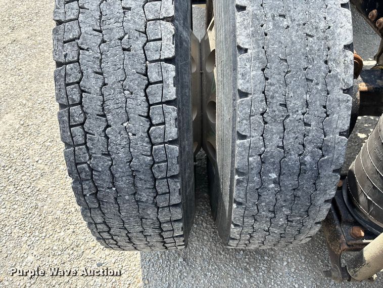 image for item DZ4597 2017 Mack CXU613 semi truck