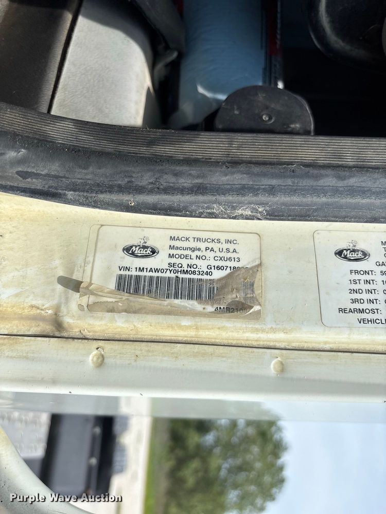 image for item DZ4597 2017 Mack CXU613 semi truck
