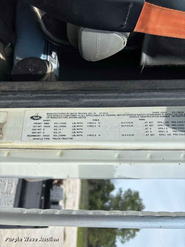 image for item DZ4597 2017 Mack CXU613 semi truck