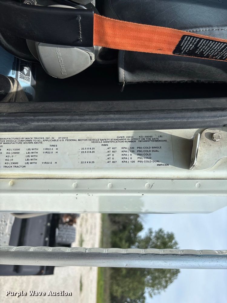 image for item DZ4597 2017 Mack CXU613 semi truck