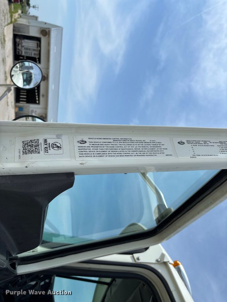 image for item DZ4597 2017 Mack CXU613 semi truck